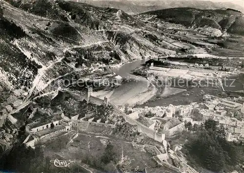 AK / Ansichtskarte Sisteron Vue aerienne sur la Citadelle Theatre de Plein Air et Vallee de la Durance Sisteron