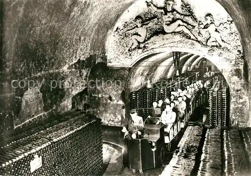 AK / Ansichtskarte Epernay_Marne Visite des Caves Champagne Mercier en train electrique Epernay Marne
