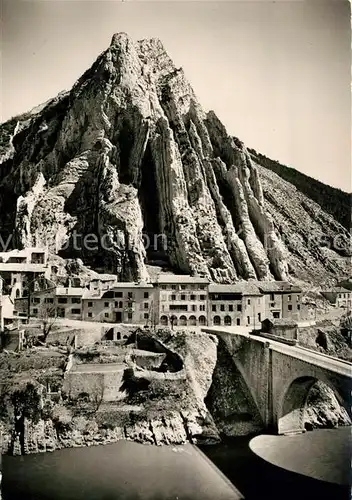 AK / Ansichtskarte Sisteron Le Rocher et le Quartier de la Baume Pont Sisteron