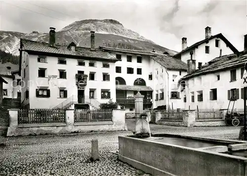 AK / Ansichtskarte Celerina_GR Engadiner Haeuser Brunnen Celerina_GR
