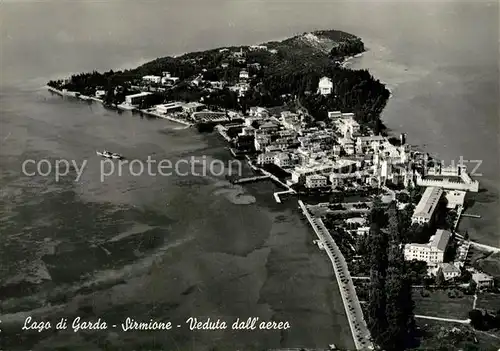 AK / Ansichtskarte Sirmione Veduta dall aereo Sirmione