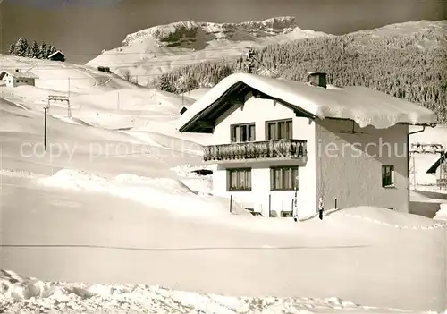 AK / Ansichtskarte Hirschegg_Kleinwalsertal_Vorarlberg Gaestehaus Simmerle Wintersportplatz Alpen Hirschegg_Kleinwalsertal