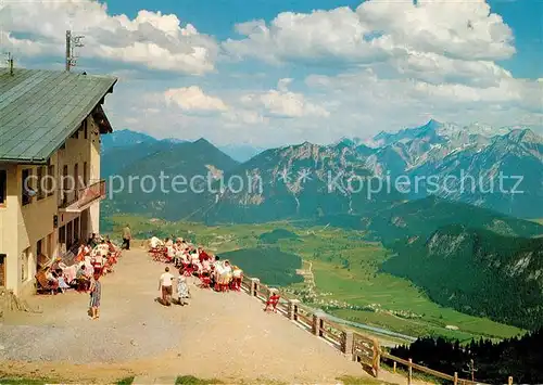 AK / Ansichtskarte Reutte_Tirol Reuttener Bergbahn Berghotel Hahnenkamm Fernsicht mit Zugspitze Alpenpanorama Reutte Tirol