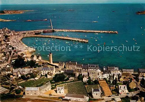 AK / Ansichtskarte Roscoff Panorama sur le port vue aerienne Roscoff