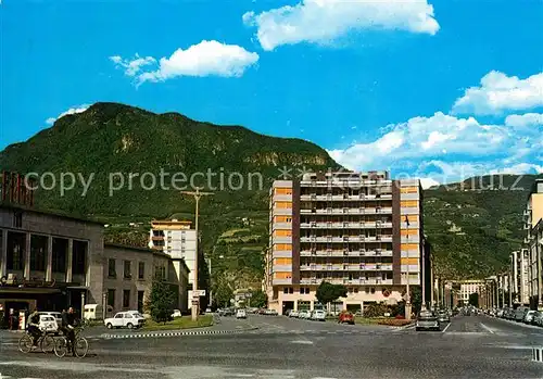 AK / Ansichtskarte Bozen_Suedtirol Piazza Adriano con Corso Italia Hadrianplatz mit Italienallee Bozen Suedtirol