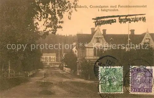 AK / Ansichtskarte oernskoeldsvik Centralgatan med Fornminnesmuseet i bakgrunden oernskoeldsvik