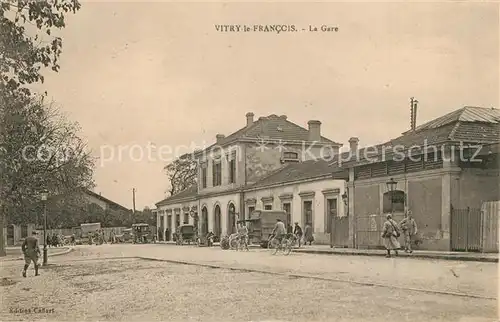 AK / Ansichtskarte Vitry le Francois Gare Bahnhof  Vitry le Francois