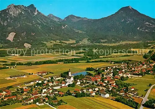 AK / Ansichtskarte Flintsbach_Inn Luftkurort mit Heuberg Spitzstein Kranzhorn Chiemgauer Alpen Inntal Fliegeraufnahme Flintsbach Inn