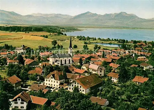 AK / Ansichtskarte Chieming_Chiemsee Stadtpanorama mit Blick zum Kaisergebirge Hochplatte und Kampenwand Chieming Chiemsee