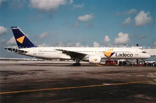 AK / Ansichtskarte Flugzeuge_Zivil Ladeco B 757 2Q8 CC CYG  Flugzeuge Zivil
