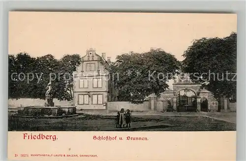 AK / Ansichtskarte Friedberg_Hessen Schlosshof Brunnen  Friedberg Hessen