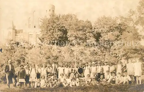 AK / Ansichtskarte Frauenstein_Sachsen Schloss Gruppenbild mit Kindern Frauenstein_Sachsen