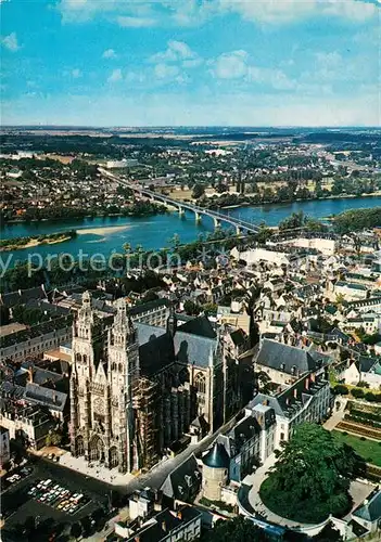 AK / Ansichtskarte Tours_Indre et Loire Fliegeraufnahme Cathedrale Museum Bruecke Tours Indre et Loire