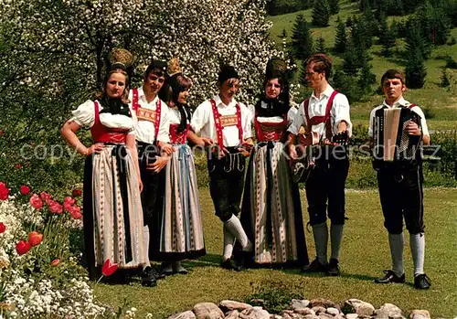 AK / Ansichtskarte Trachten_Bayern Allgaeu Akkordeon Gitarre Trachten Bayern