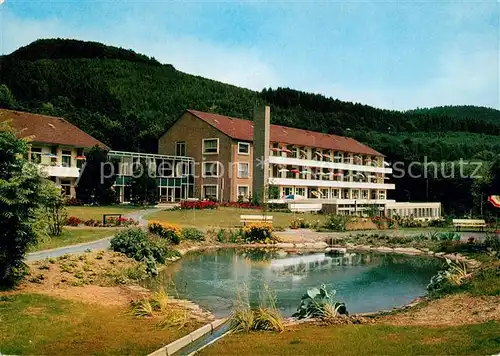 AK / Ansichtskarte Hachen_Sauerland Sauerlandklinik Park Teich Hachen_Sauerland