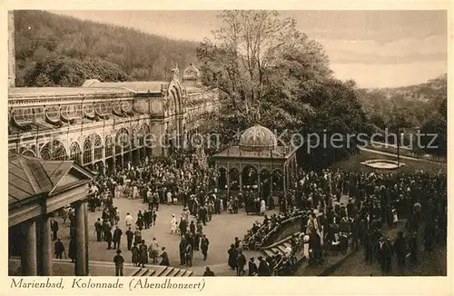 AK / Ansichtskarte Marienbad_Tschechien_Boehmen Kolonnade Abendkonzert Marienbad_Tschechien