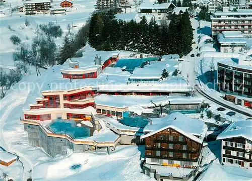AK / Ansichtskarte Leukerbad Thermalbad Badecenter im Winter Fliegeraufnahme Leukerbad