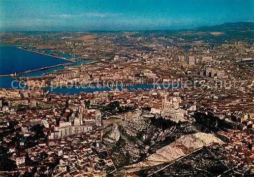 AK / Ansichtskarte Marseille_Bouches du Rhone Basilique Notre Dame de la Garde et les ports vue aerienne Marseille