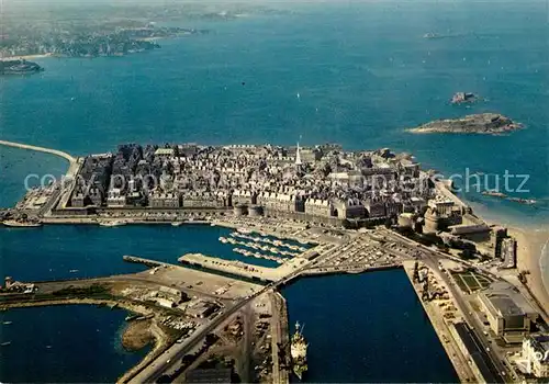 AK / Ansichtskarte Saint Malo_Ille et Vilaine_Bretagne Vue aerienne des bassins et de la ville dans les remparts Saint Malo_Ille et Vilaine