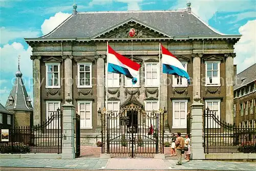 AK / Ansichtskarte Den_Haag Mauritshuis Museum Flaggen Den_Haag