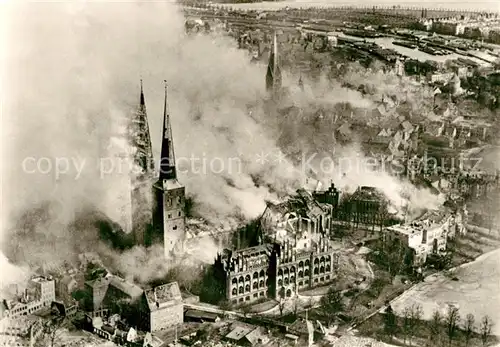 AK / Ansichtskarte Luebeck Luftangriff Dom Luebeck
