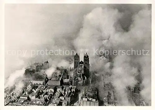 AK / Ansichtskarte Luebeck Luftangriff Marienkirche Luebeck