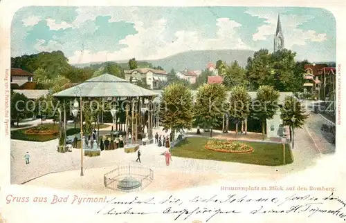 AK / Ansichtskarte Bad_Pyrmont Brunnenplatz mit Blick auf den Bomberg Bad_Pyrmont