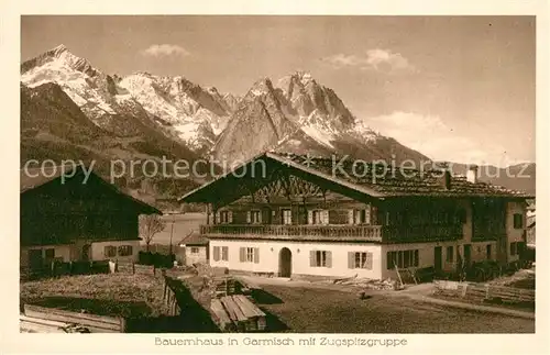AK / Ansichtskarte Garmisch Partenkirchen Bauernhaus mit Zugspitzgruppe Garmisch Partenkirchen