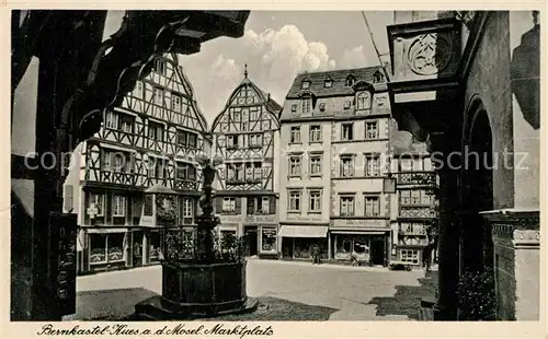 AK / Ansichtskarte Bernkastel Kues Marktplatz Brunnen Altstadt Fachwerkhaeuser Bernkastel Kues