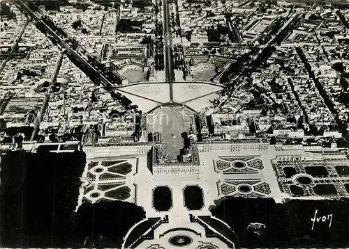 AK / Ansichtskarte Versailles_Yvelines Fliegeraufnahme Les jardins le palais et la ville Versailles_Yvelines