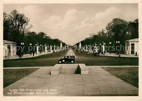 AK / Ansichtskarte Berlin Ost West Achse mit Brandenburger Tor und Rathaus Berlin