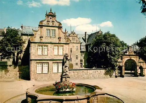 AK / Ansichtskarte Friedberg_Hessen Im Burghof Brunnen Friedberg Hessen