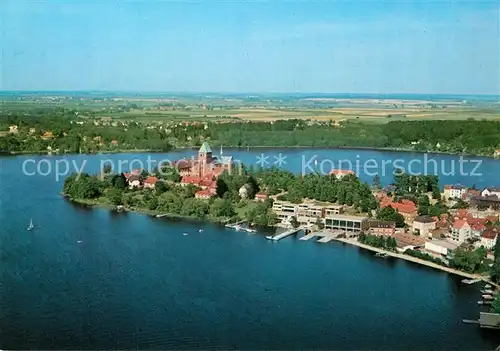 AK / Ansichtskarte Ratzeburg Domhalbinsel mit Ruderakademie CVJM Freizeitzentrum Inselstadt Naturpark Lauenburgische Seen Fliegeraufnahme Ratzeburg