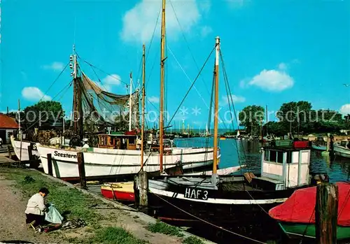 AK / Ansichtskarte Niendorf_Ostseebad Hafen Fischkutter Niendorf_Ostseebad