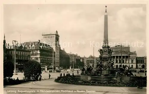 AK / Ansichtskarte Leipzig Augustusplatz mit Mendebrunnen Hochhaus und Neuem Theater Leipzig