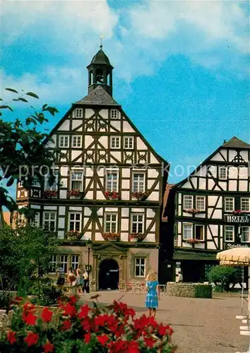 AK / Ansichtskarte Gruenberg_Hessen Rathaus Marktplatz Altstadt Fachwerkhaeuser Gruenberg Hessen