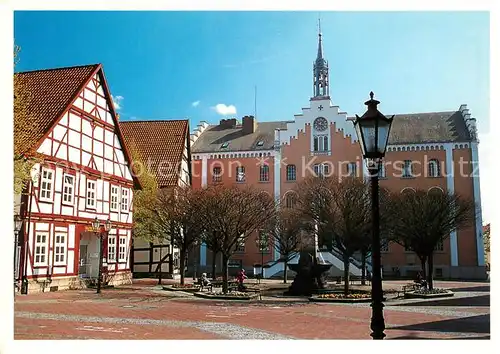 AK / Ansichtskarte Hofgeismar Rathaus Brunnen Fachwerkhaus Hofgeismar