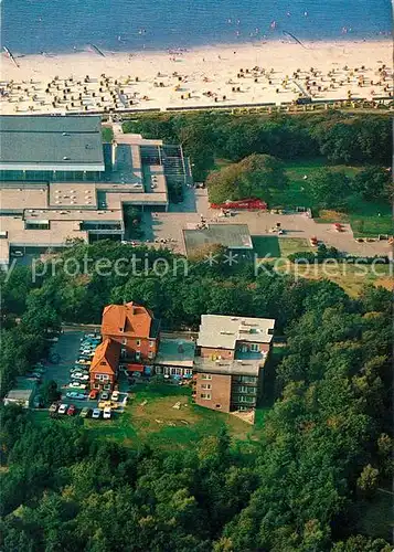 AK / Ansichtskarte Duhnen_Nordsee Hotel Wehrburg Strand Fliegeraufnahme Duhnen Nordsee