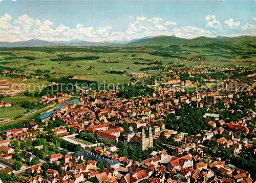 AK / Ansichtskarte Kempten_Allgaeu mit Alpenkette und Zugspitzmassiv Fliegeraufnahme Kempten Allgaeu