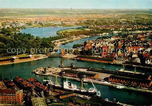 AK / Ansichtskarte Luebeck Hafen Fliegeraufnahme Luebeck