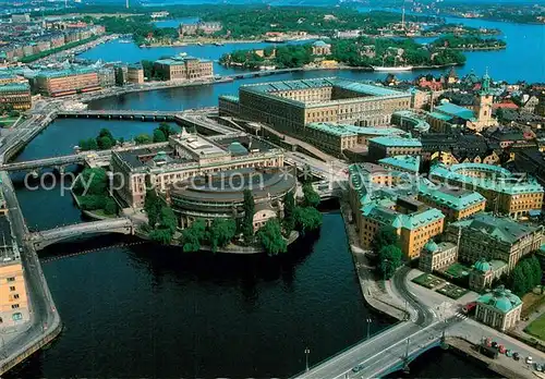 AK / Ansichtskarte Stockholm Reichtagsgebaeude Koenigliches Schloss Domkirche Fliegeraufnahme Stockholm