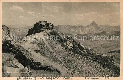 AK / Ansichtskarte Nebelhorn Gipfel mit Zugspitze und Hochvogel Nebelhorn