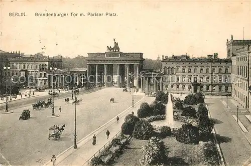 AK / Ansichtskarte Berlin Brandenburger Tor mit Pariser Platz Berlin