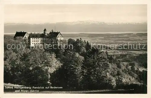 AK / Ansichtskarte Heiligenberg_Baden Schloss Heiligenberg mit Bodensee und Alpen Heiligenberg_Baden