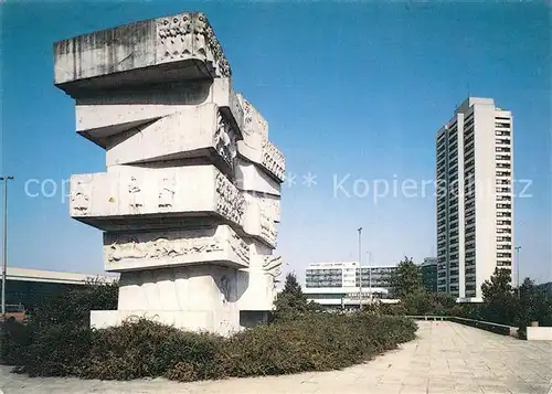 AK / Ansichtskarte Szolnok Jubileumi ter Szolnok emlekmueve Jubilaeumsplatz Denkmal der 900jaehrigen Stadt Hochhaus Szolnok