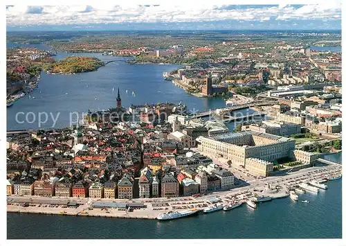 AK / Ansichtskarte Stockholm Altstadt Schloss Fliegeraufnahme Stockholm