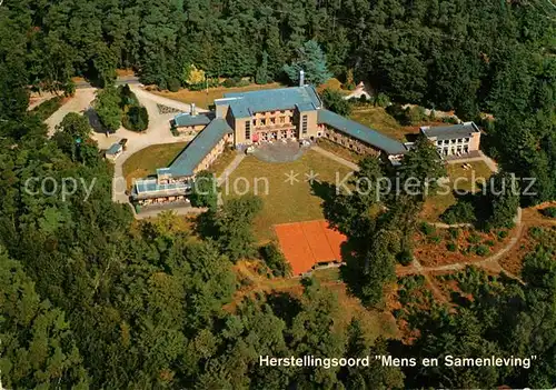 AK / Ansichtskarte Lunteren Herstellingsoord Mens en Samenleving Fliegeraufnahme Lunteren