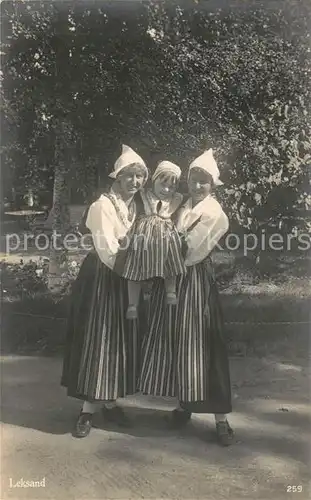 AK / Ansichtskarte Leksand Trachtenmaedchen mit Kind Leksand