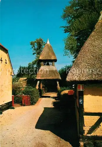 AK / Ansichtskarte Damp_Ostseebad Glockenturm Reetdachhaeuser Damp_Ostseebad