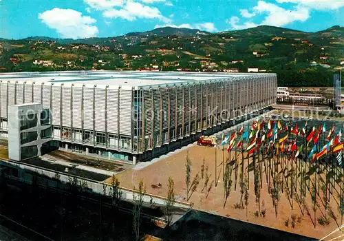 AK / Ansichtskarte Torino Palazzo del Lavoro Fahnen Torino